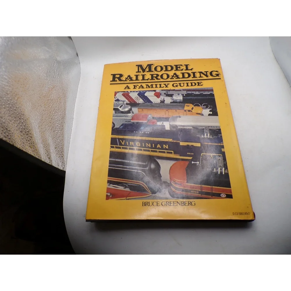 Model Railroading A Family Guide Bruce‎ Greenberg 1979 Hardcover 1st Edition